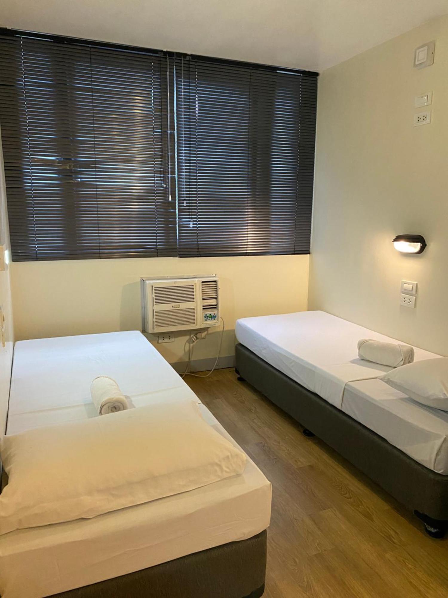 Burgos Hub Hostel Pasay Exterior foto